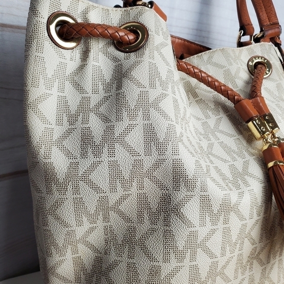 Michael Kors Jet Set Large Logo Leather Gathered Brown Vanilla Tote Purse 15" - Picture 2 of 15